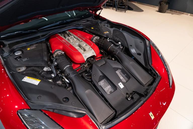 http://www.koenigseggchicago.com/galleria_images/121/121_p18_f.jpg