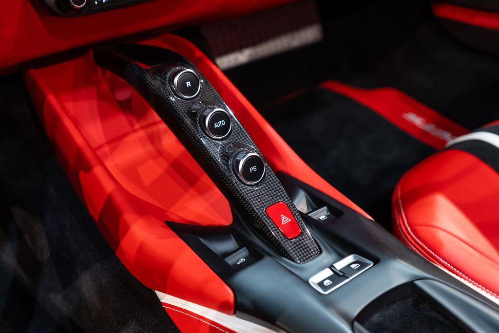 http://www.koenigseggchicago.com/galleria_images/121/121_p26_l.jpg