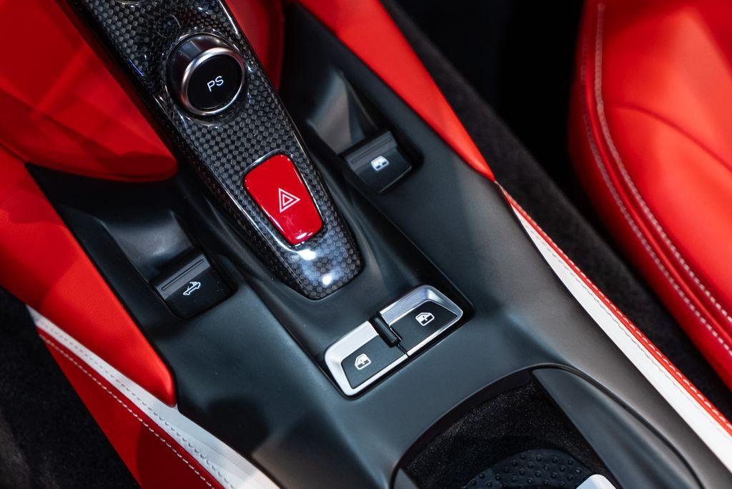http://www.koenigseggchicago.com/galleria_images/121/121_p28_l.jpg