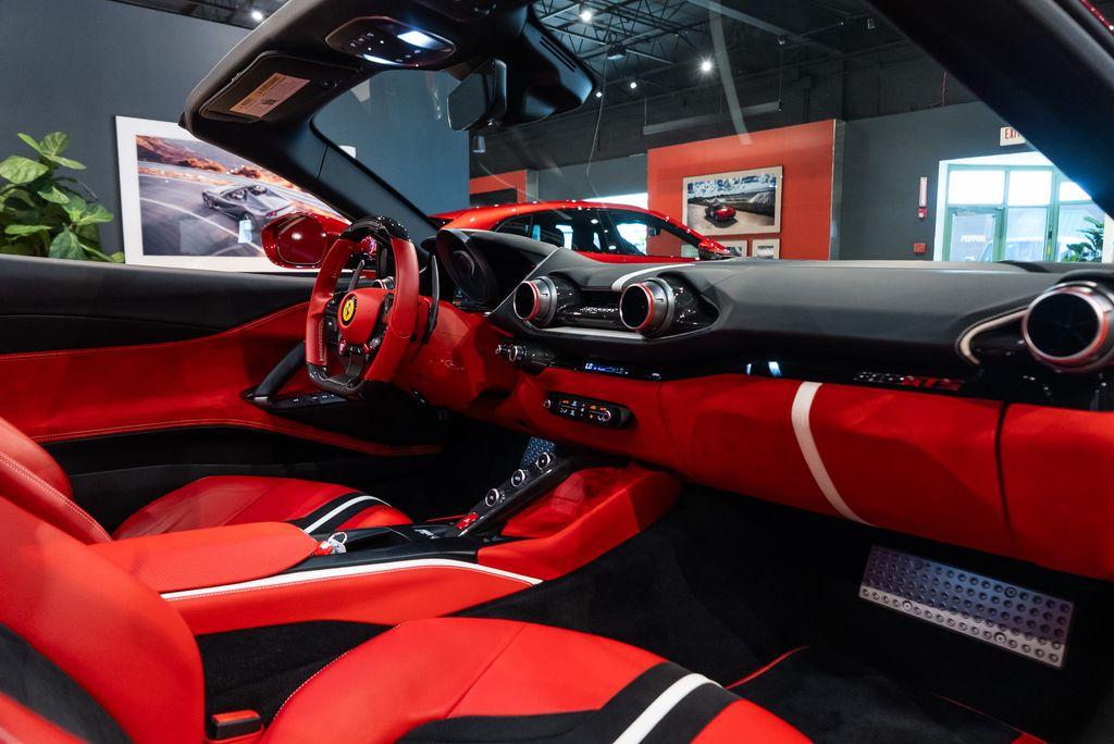 http://www.koenigseggchicago.com/galleria_images/121/121_p29_l.jpg