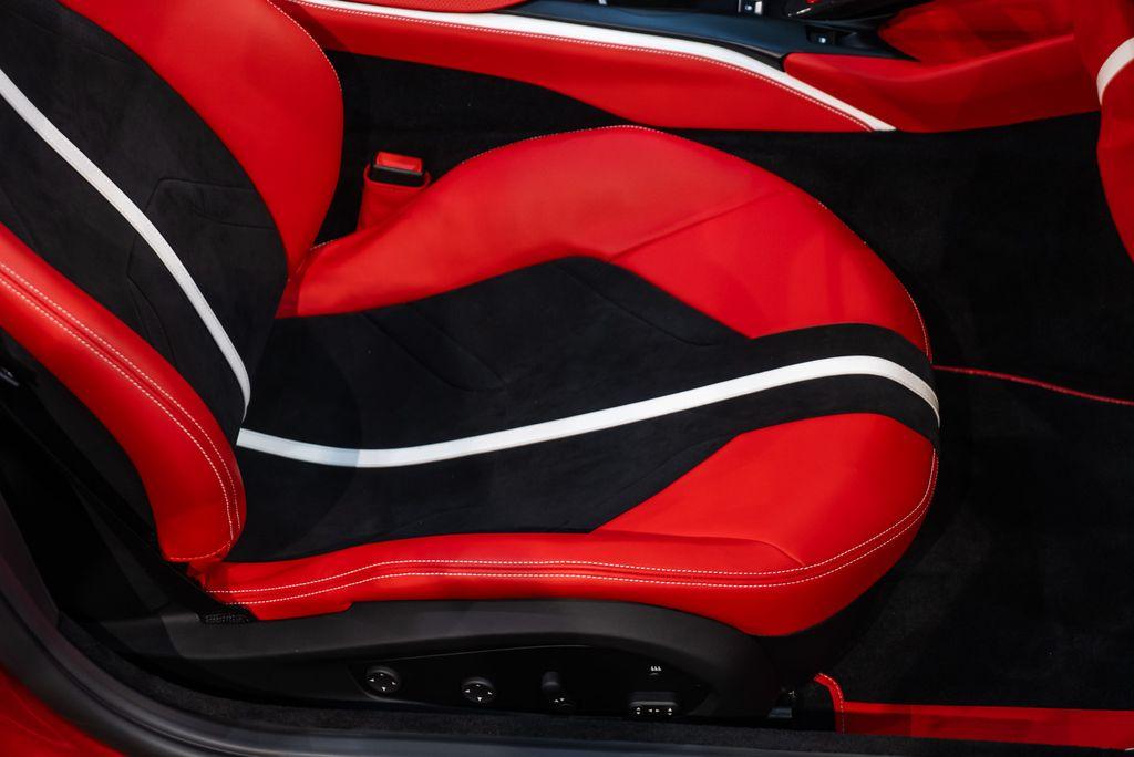 http://www.koenigseggchicago.com/galleria_images/121/121_p30_l.jpg