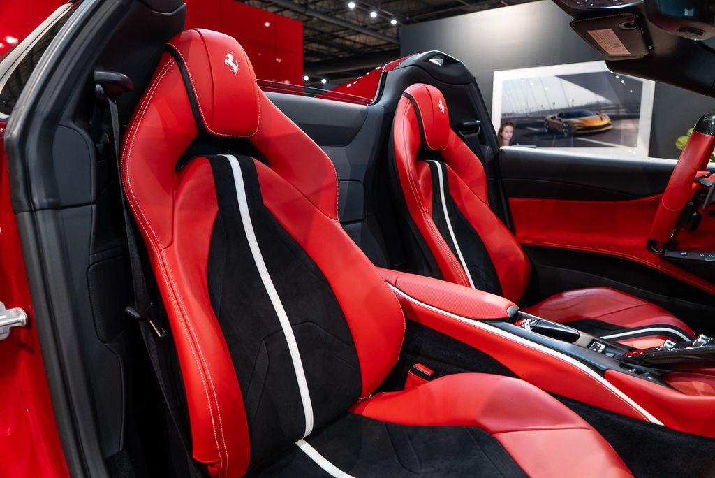 http://www.koenigseggchicago.com/galleria_images/121/121_p31_l.jpg
