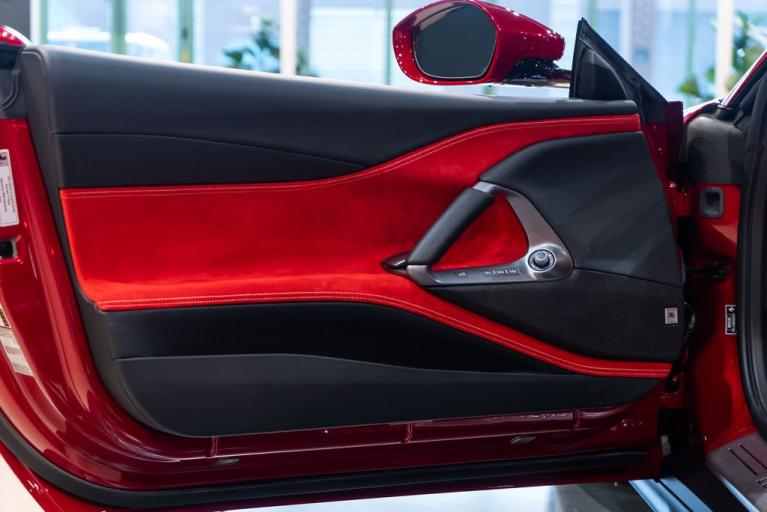 http://www.koenigseggchicago.com/galleria_images/121/121_p33_f.jpg