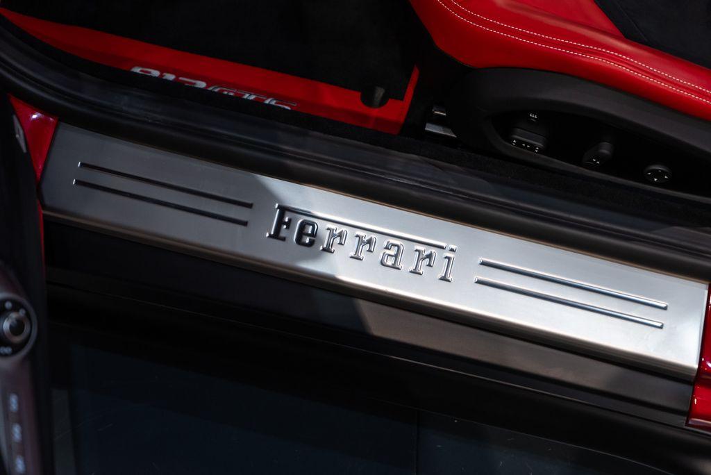http://www.koenigseggchicago.com/galleria_images/121/121_p34_l.jpg