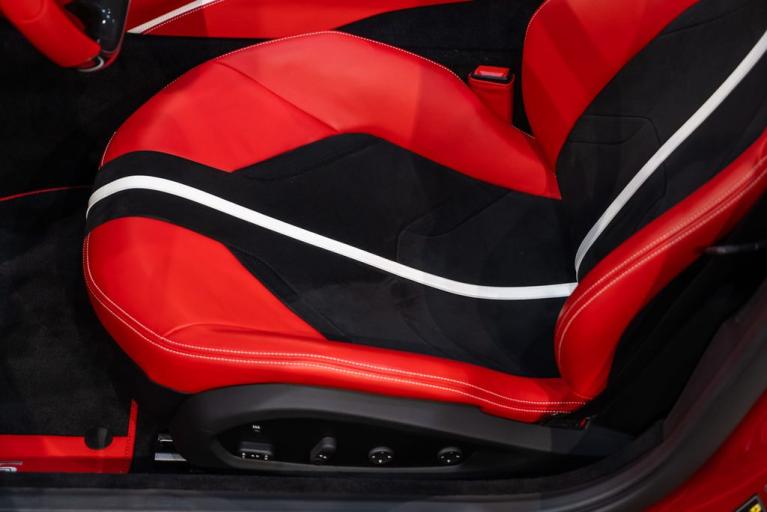 http://www.koenigseggchicago.com/galleria_images/121/121_p35_f.jpg