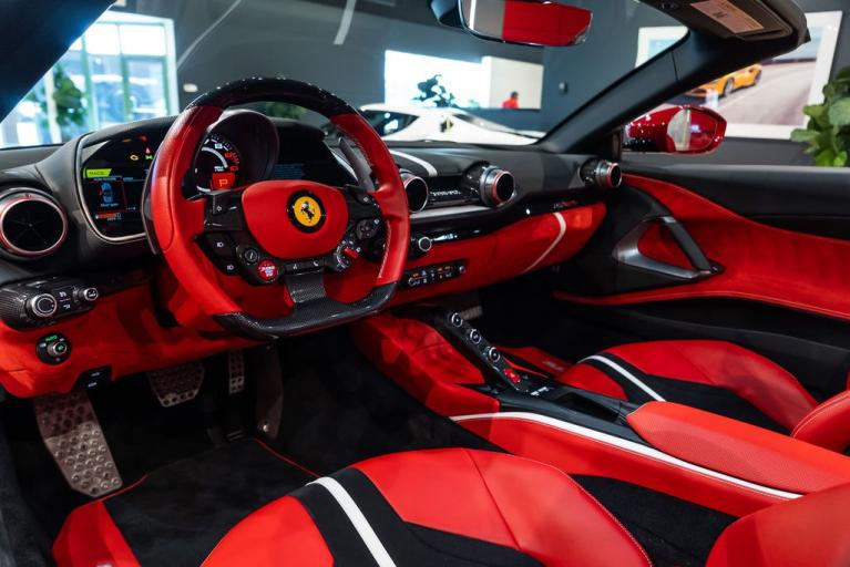 http://www.koenigseggchicago.com/galleria_images/121/121_p36_f.jpg