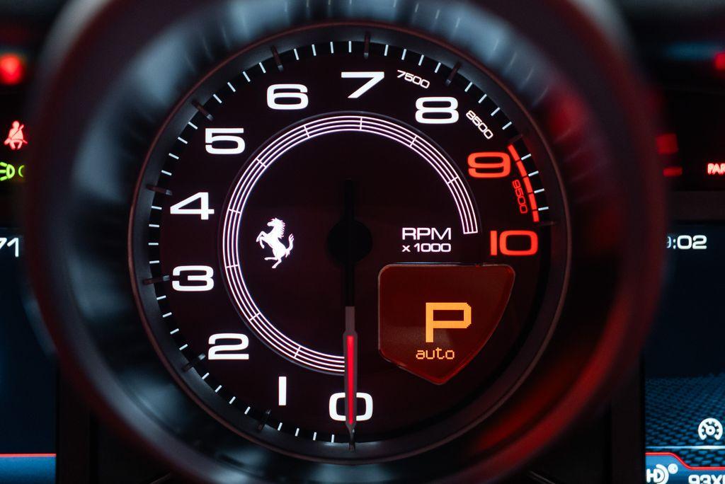 http://www.koenigseggchicago.com/galleria_images/121/121_p39_l.jpg