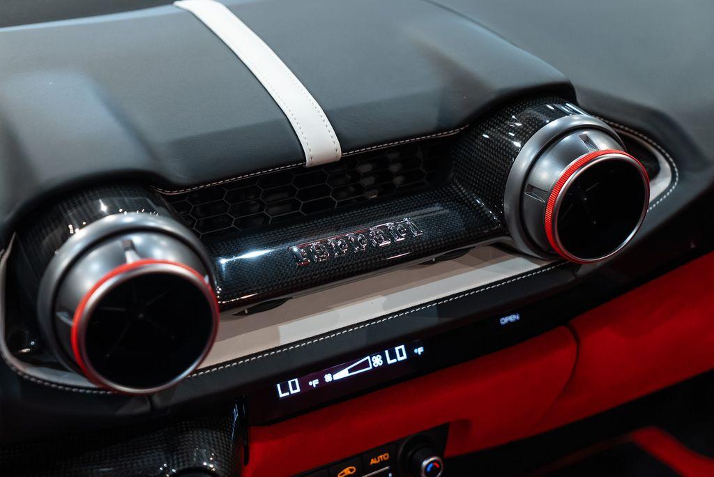 http://www.koenigseggchicago.com/galleria_images/121/121_p43_l.jpg