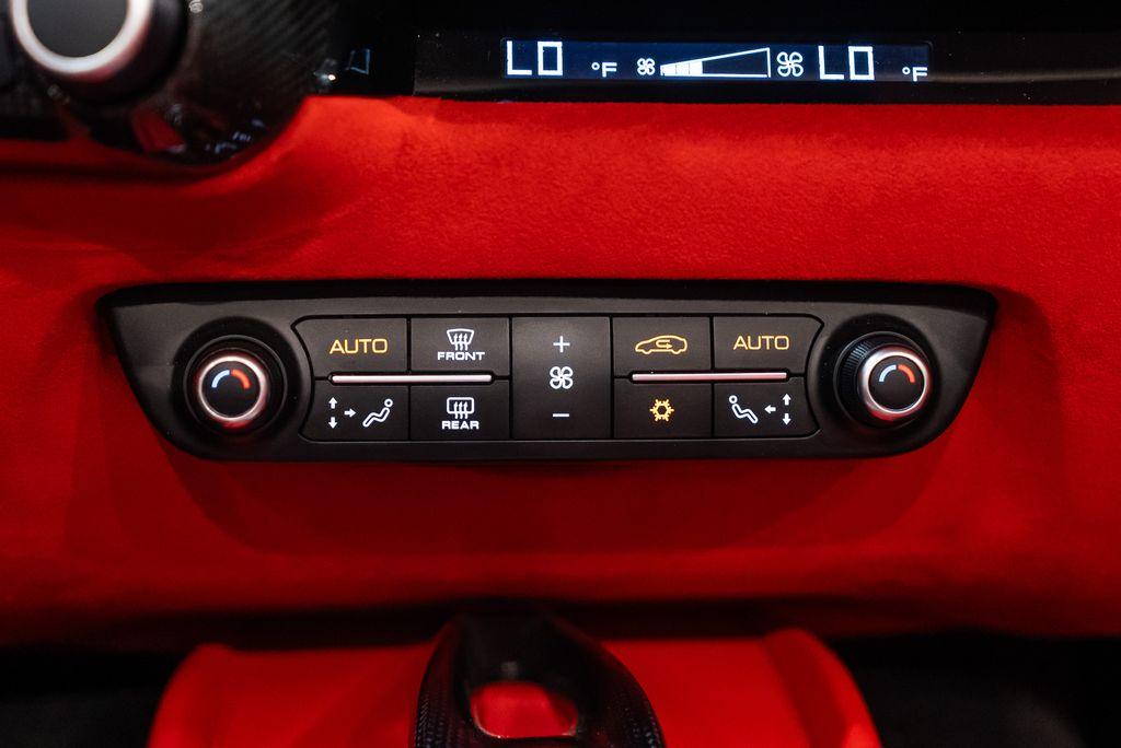 http://www.koenigseggchicago.com/galleria_images/121/121_p47_l.jpg