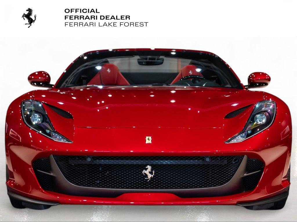 http://www.koenigseggchicago.com/galleria_images/121/121_p7_l.jpg