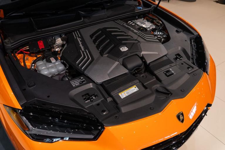http://www.koenigseggchicago.com/galleria_images/122/122_p14_f.jpg