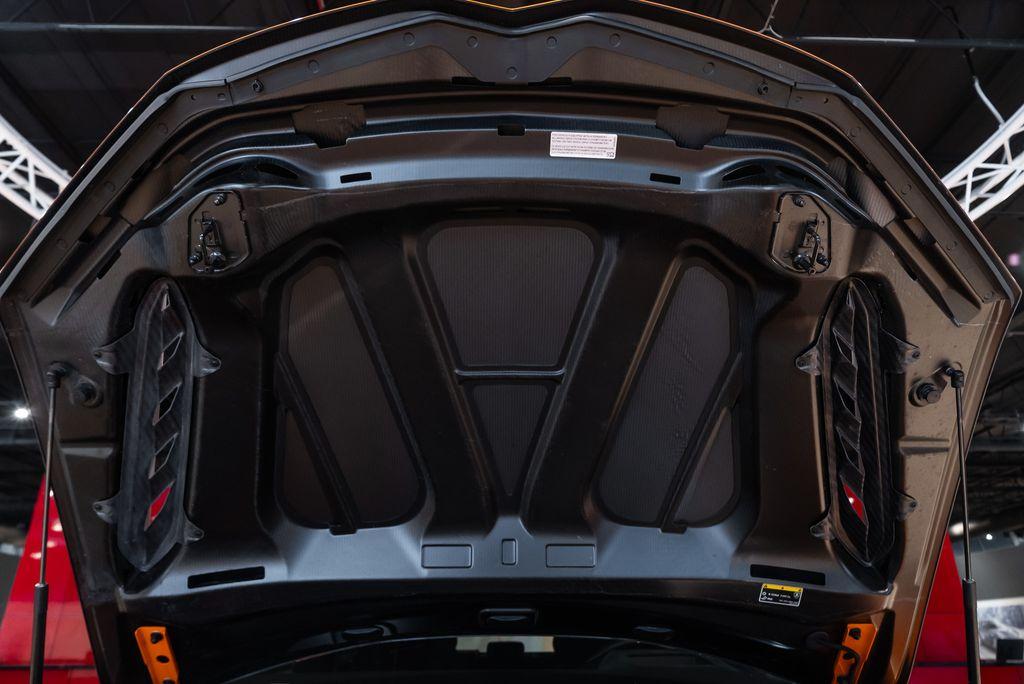 http://www.koenigseggchicago.com/galleria_images/122/122_p18_l.jpg
