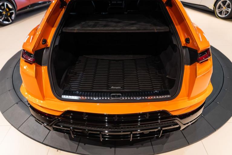 http://www.koenigseggchicago.com/galleria_images/122/122_p19_f.jpg