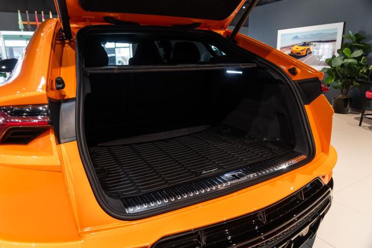 http://www.koenigseggchicago.com/galleria_images/122/122_p20_f.jpg