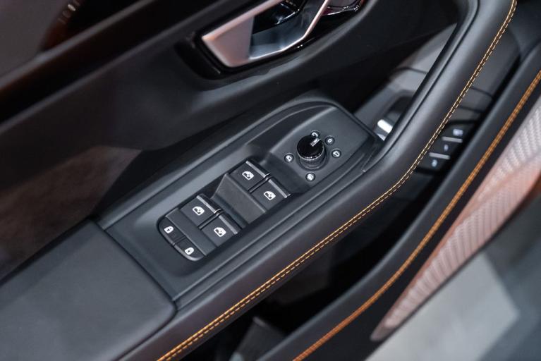 http://www.koenigseggchicago.com/galleria_images/122/122_p23_f.jpg