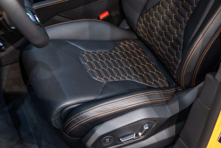 http://www.koenigseggchicago.com/galleria_images/122/122_p24_f.jpg