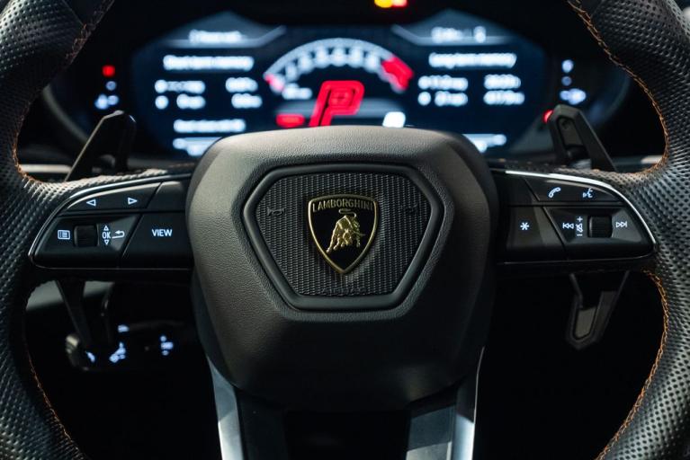 http://www.koenigseggchicago.com/galleria_images/122/122_p29_f.jpg