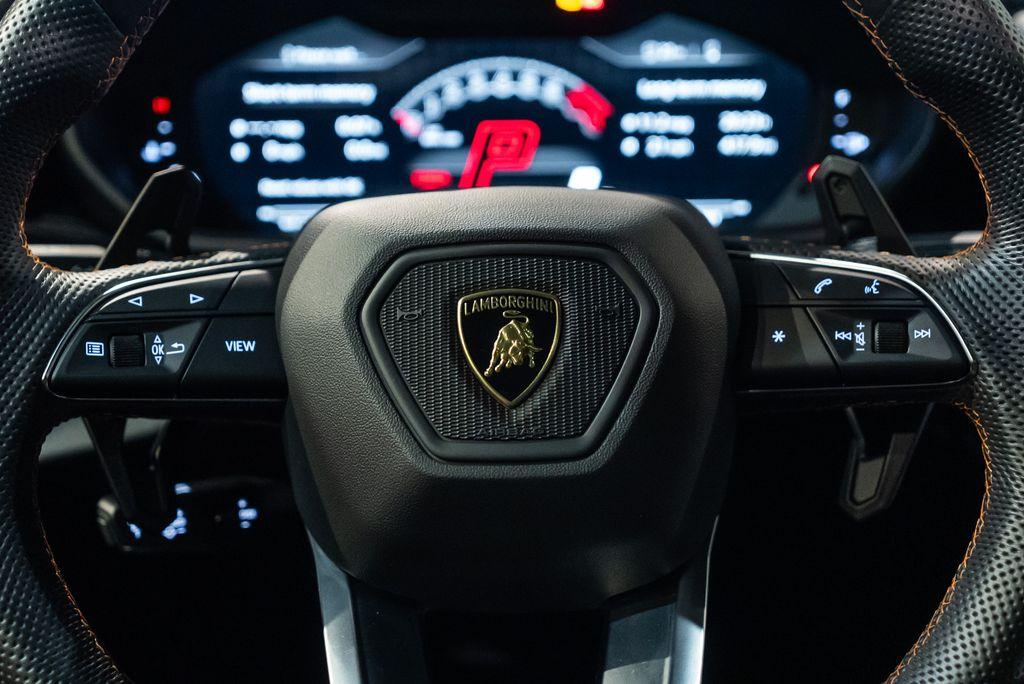 http://www.koenigseggchicago.com/galleria_images/122/122_p29_l.jpg