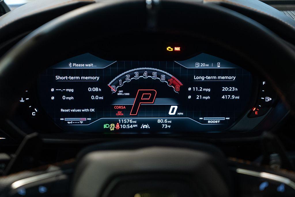 http://www.koenigseggchicago.com/galleria_images/122/122_p30_l.jpg
