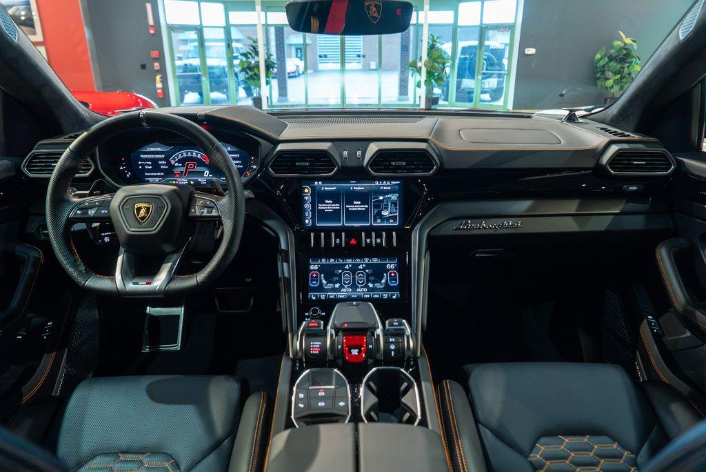 http://www.koenigseggchicago.com/galleria_images/122/122_p31_l.jpg