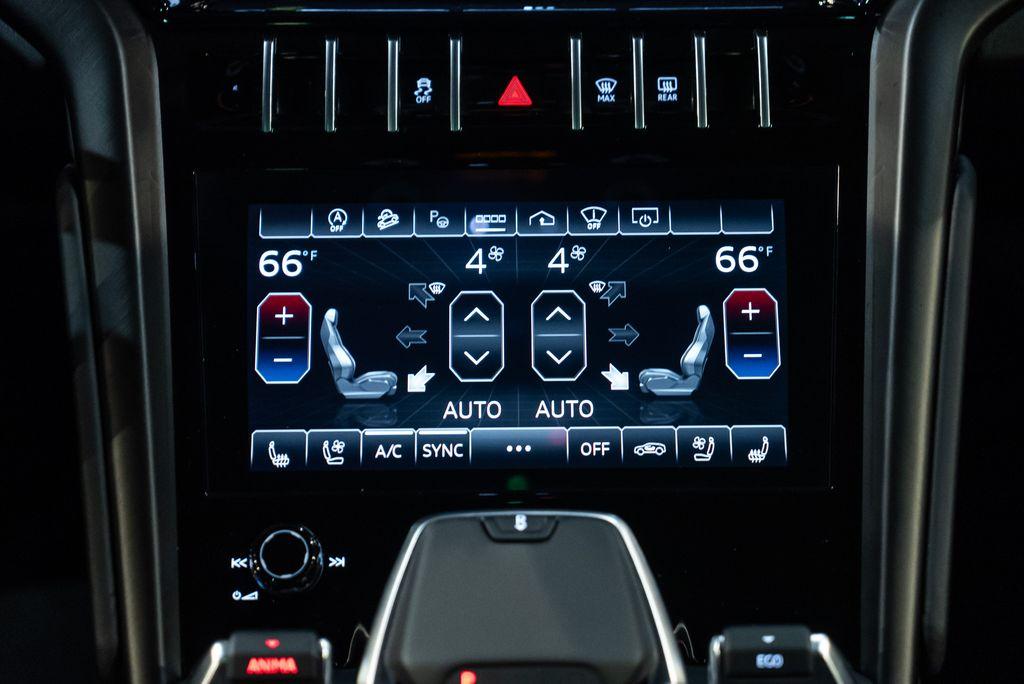http://www.koenigseggchicago.com/galleria_images/122/122_p32_l.jpg