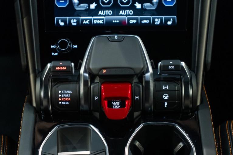 http://www.koenigseggchicago.com/galleria_images/122/122_p33_f.jpg