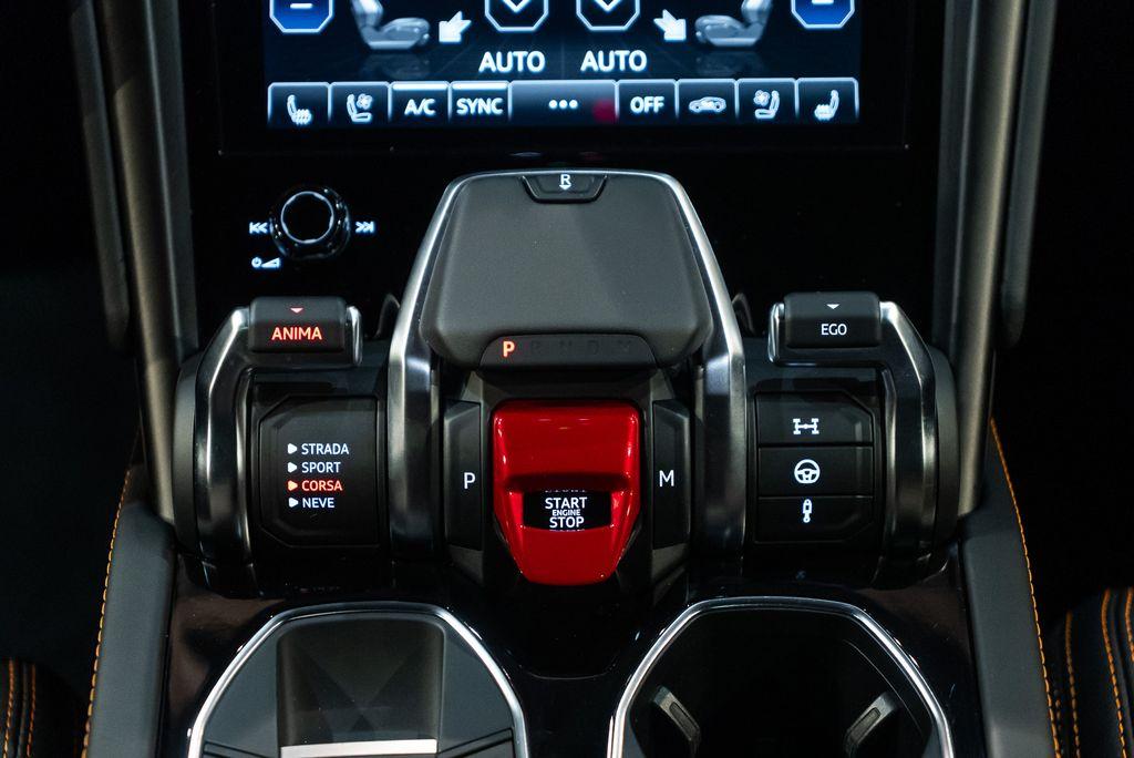 http://www.koenigseggchicago.com/galleria_images/122/122_p33_l.jpg