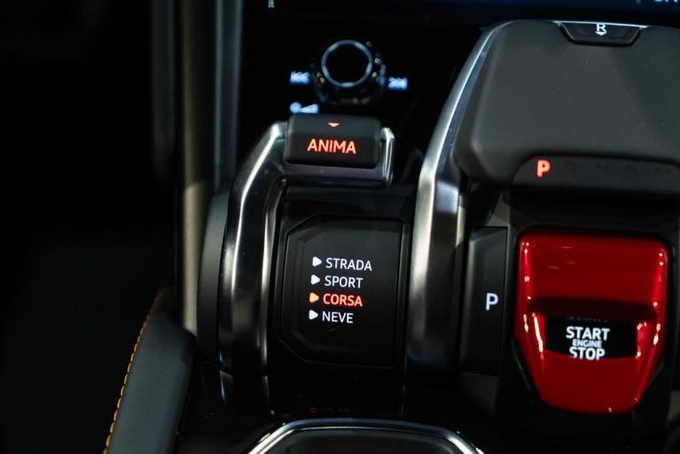 http://www.koenigseggchicago.com/galleria_images/122/122_p34_f.jpg