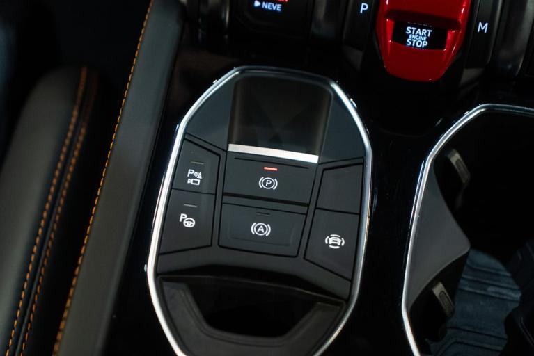 http://www.koenigseggchicago.com/galleria_images/122/122_p36_f.jpg