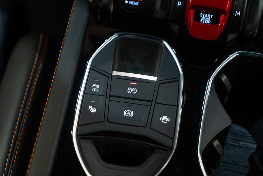 http://www.koenigseggchicago.com/galleria_images/122/122_p36_l.jpg