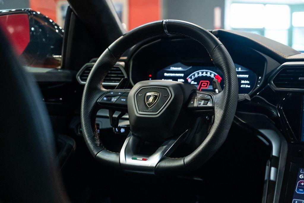 http://www.koenigseggchicago.com/galleria_images/122/122_p37_l.jpg