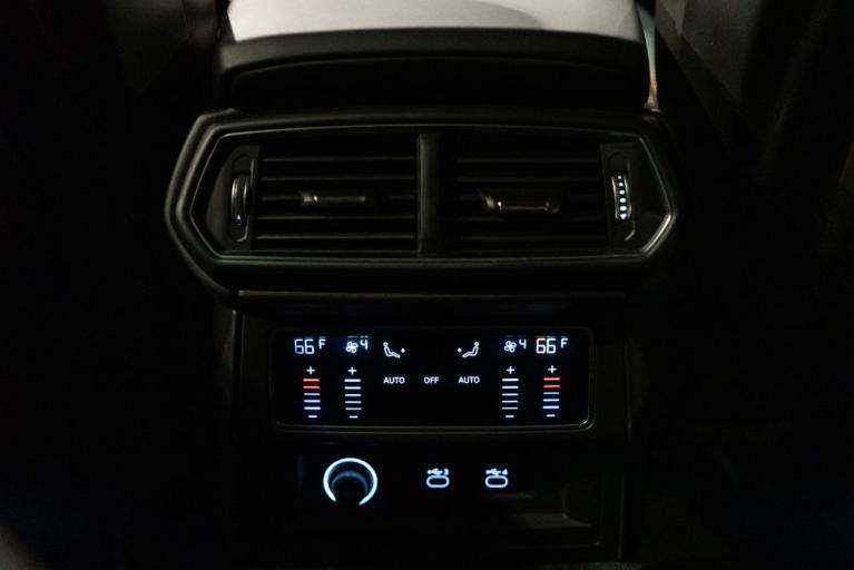 http://www.koenigseggchicago.com/galleria_images/122/122_p38_f.jpg