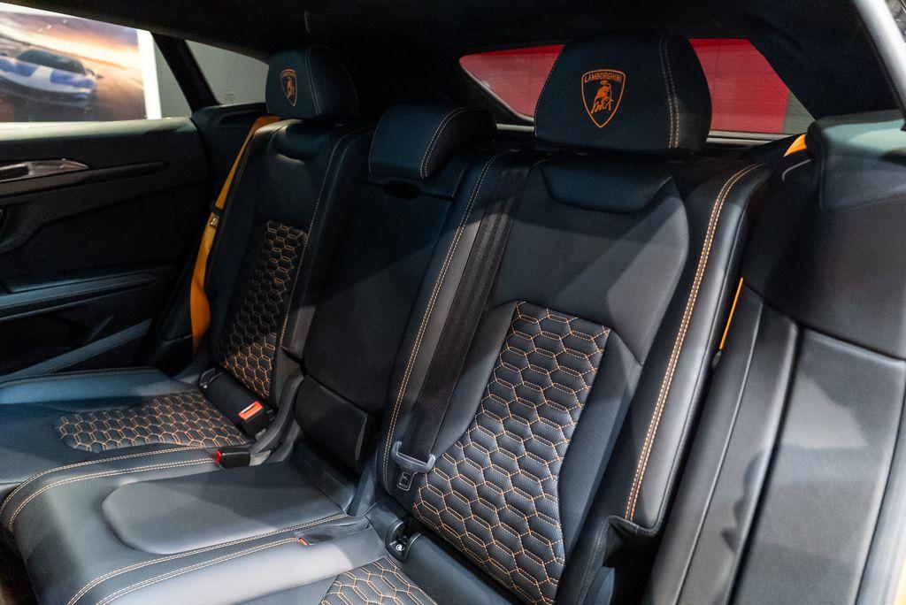 http://www.koenigseggchicago.com/galleria_images/122/122_p46_l.jpg