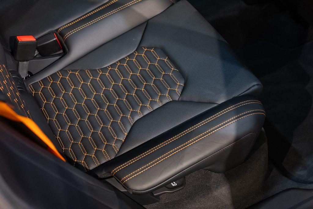 http://www.koenigseggchicago.com/galleria_images/122/122_p49_l.jpg