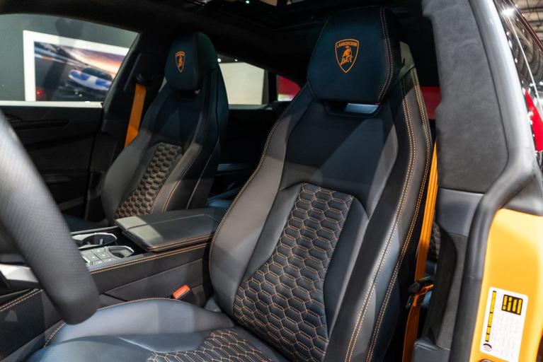 http://www.koenigseggchicago.com/galleria_images/122/122_p4_f.jpg