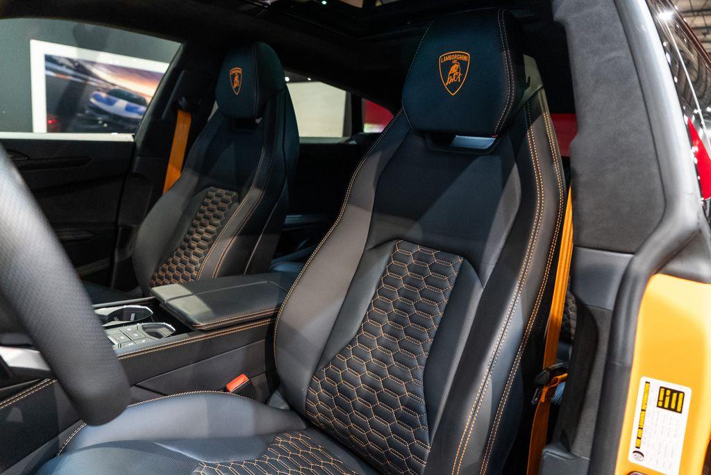 http://www.koenigseggchicago.com/galleria_images/122/122_p4_l.jpg