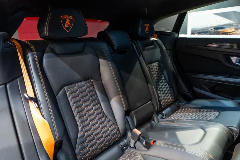 http://www.koenigseggchicago.com/galleria_images/122/122_p50_f.jpg