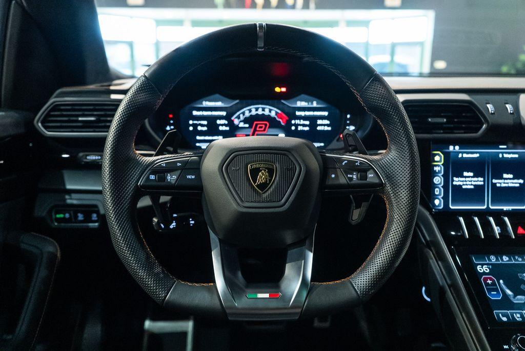 http://www.koenigseggchicago.com/galleria_images/122/122_p5_l.jpg