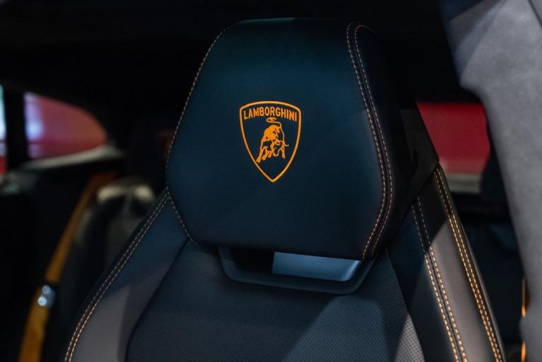 http://www.koenigseggchicago.com/galleria_images/122/122_p6_f.jpg