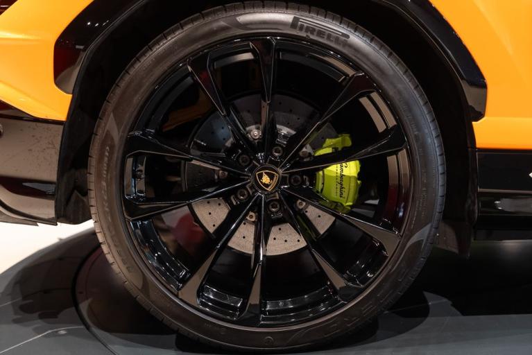 http://www.koenigseggchicago.com/galleria_images/122/122_p7_f.jpg