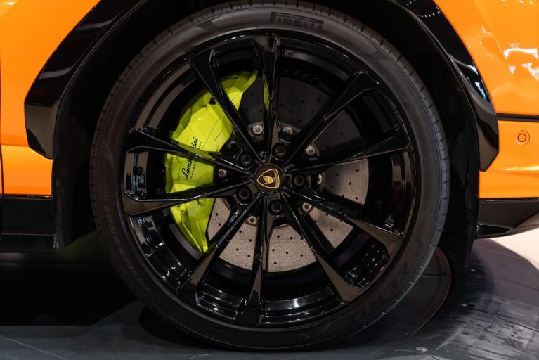 http://www.koenigseggchicago.com/galleria_images/122/122_p8_f.jpg