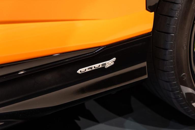 http://www.koenigseggchicago.com/galleria_images/122/122_p9_f.jpg