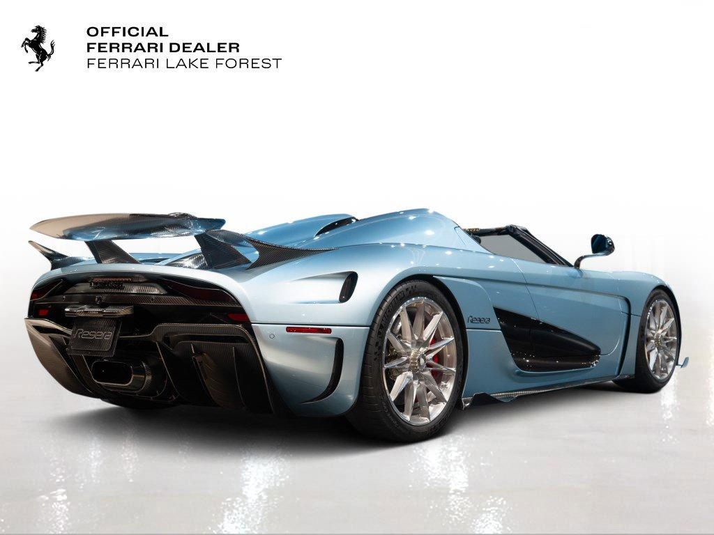 http://www.koenigseggchicago.com/galleria_images/123/123_p10_l.jpg