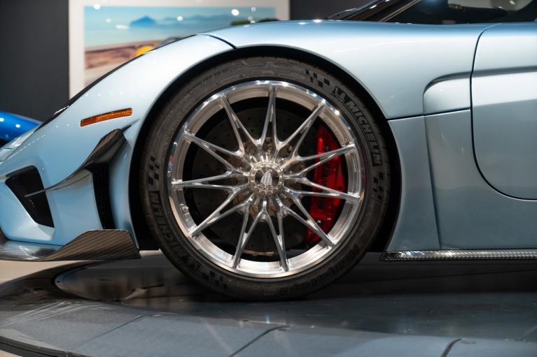 http://www.koenigseggchicago.com/galleria_images/123/123_p12_f.jpg