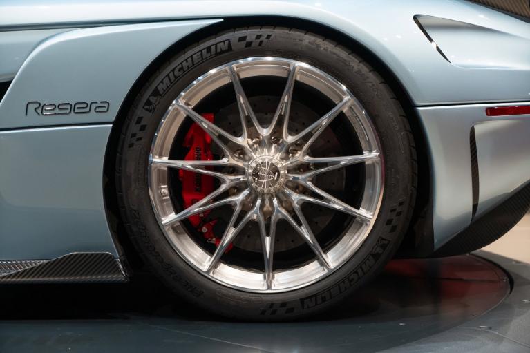 http://www.koenigseggchicago.com/galleria_images/123/123_p13_f.jpg