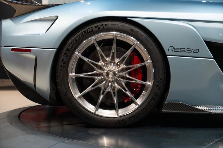 http://www.koenigseggchicago.com/galleria_images/123/123_p14_f.jpg