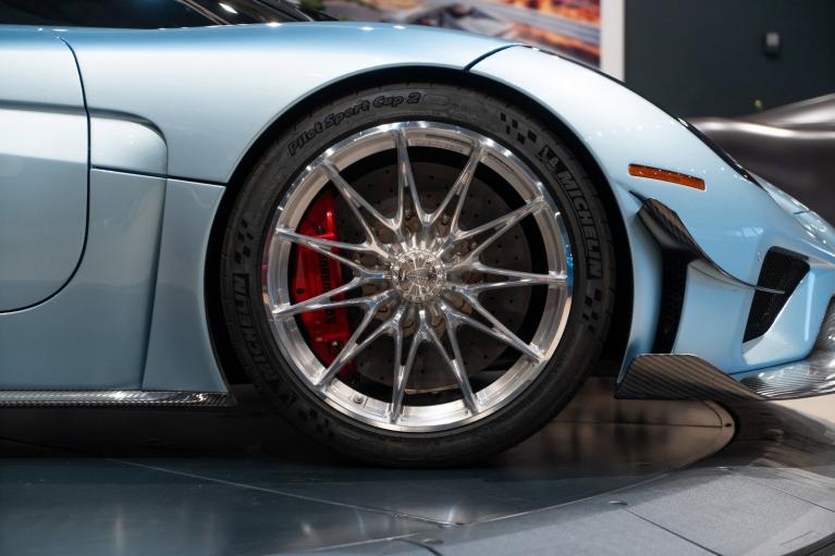 http://www.koenigseggchicago.com/galleria_images/123/123_p15_f.jpg