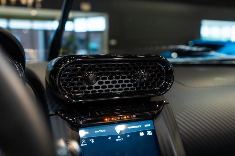 http://www.koenigseggchicago.com/galleria_images/123/123_p24_f.jpg