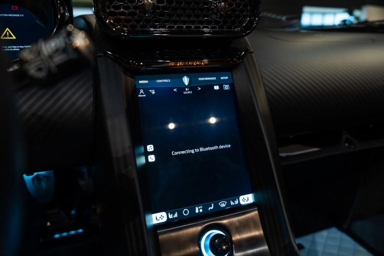 http://www.koenigseggchicago.com/galleria_images/123/123_p25_f.jpg