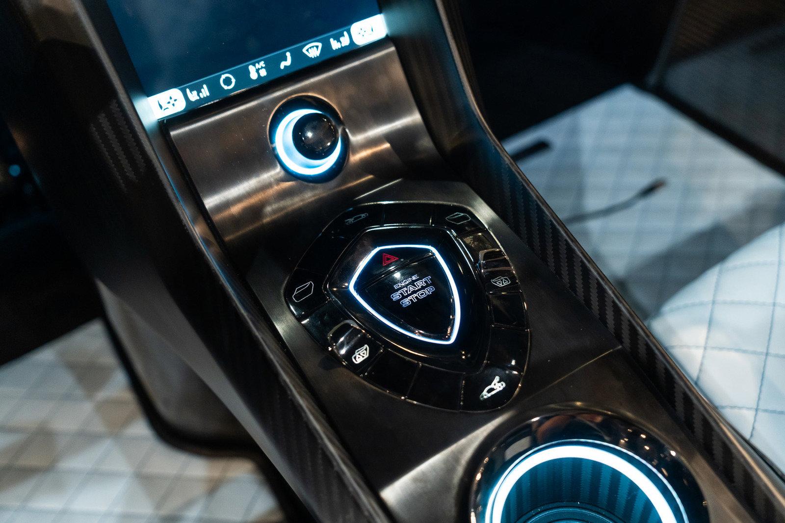 http://www.koenigseggchicago.com/galleria_images/123/123_p26_l.jpg